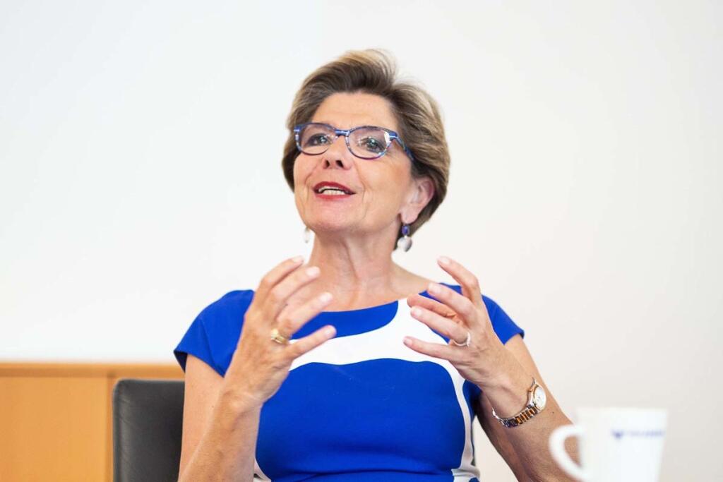Regina Ovesny-Straka