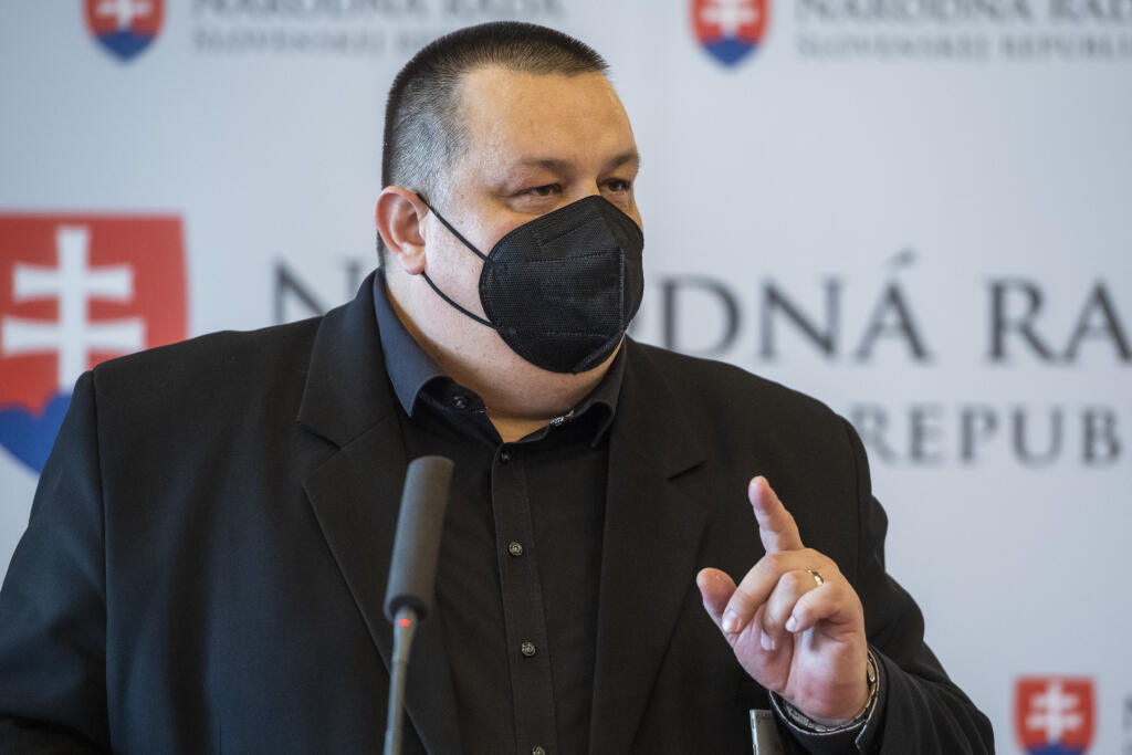 Na snímke hlavný hygienik SR Ján Mikas počas tlačovej konferencie k aktuálnym opatreniam v súvislosti s ochorením COVID-19. FOTO TASR - Jaroslav Novák
