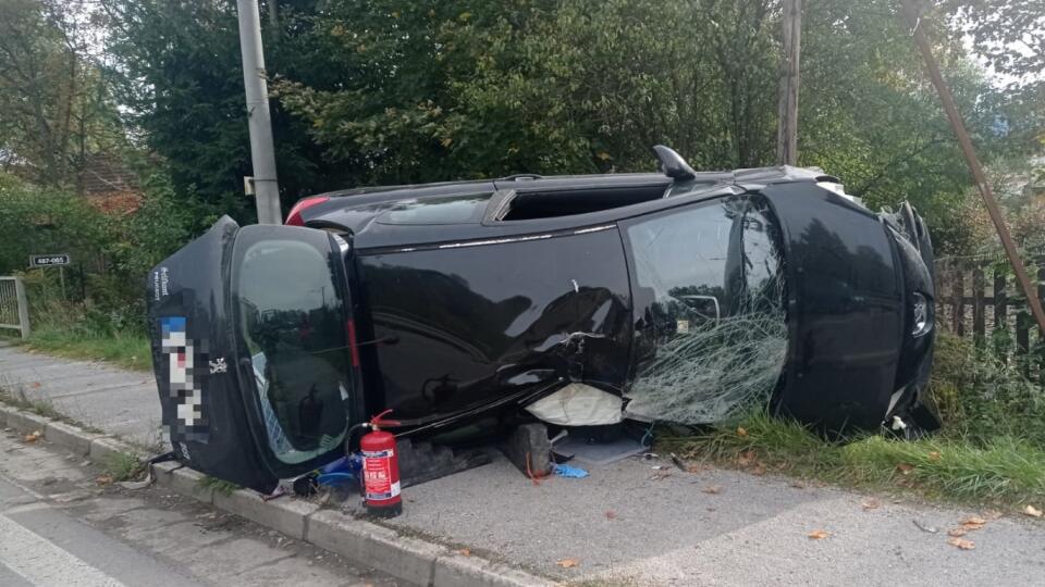 Opitý vodič zrazil na chodníku v Čadci matku s dvoma deťmi