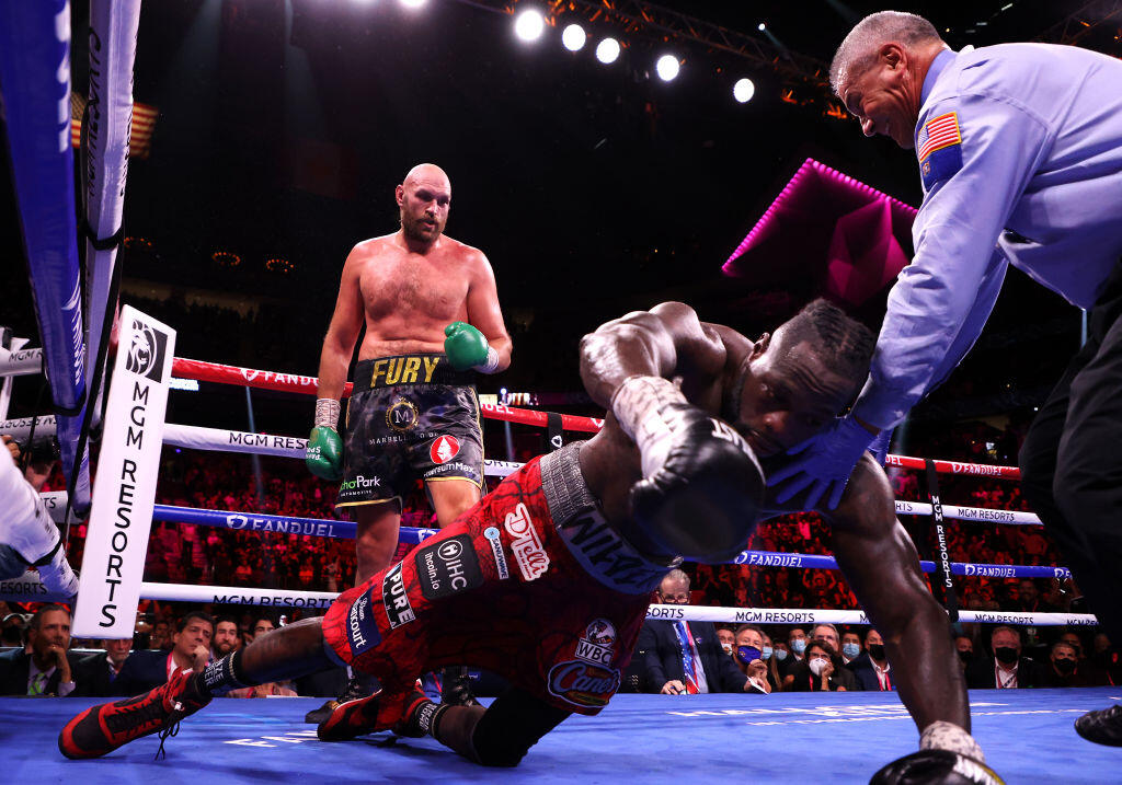 LAS VEGAS, NEVADA - OCTOBER 09: Deontay Wilder (R) is knocked out by Tyson Fury in the 11th round during their WBC heavyweight title fight at T-Mobile Arena on October 09, 2021 in Las Vegas, Nevada. (Photo by Al Bello/Getty Images)