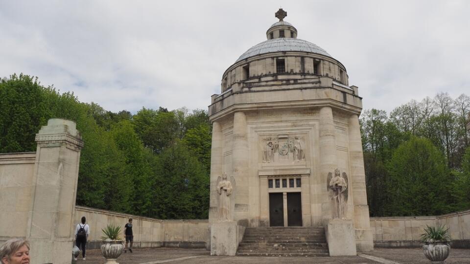 Hrobka Andrášiovcov v Krásnohorskom Podhradí pripomína Teodorichovo mauzóleum v talianskom meste Ravenna. To je zapísané v zozname UNESCO.