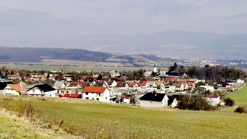 Ražňany dnes tvorí viac ako tristo domov a takmer 1 700 obyvateľov.