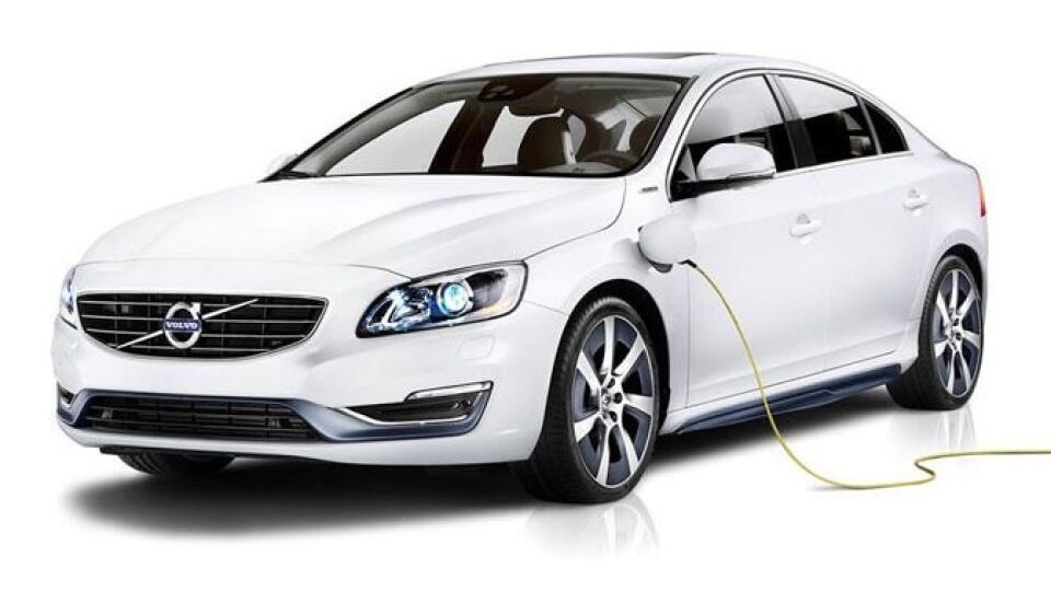 Volvo S60L ako benzínový plug-in hybrid