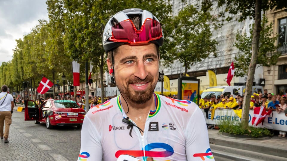 Peter Sagan po záverečnej etape Tour de France. Slovenský cyklista dal zbohom cestnej cyklistike a šťastie vyskúša na horskom bicykli, na ktorom sa chce predstaviť aj na olympiáde. V predošlých dňoch si zatrénoval aj s talentovanou krajankou.