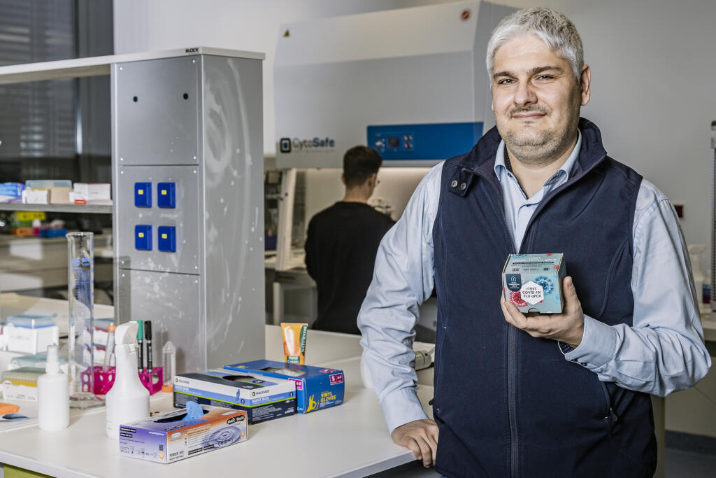 Na snímke biochemik a CEO spoločnosti MultiplexDX Pavol Čekan.