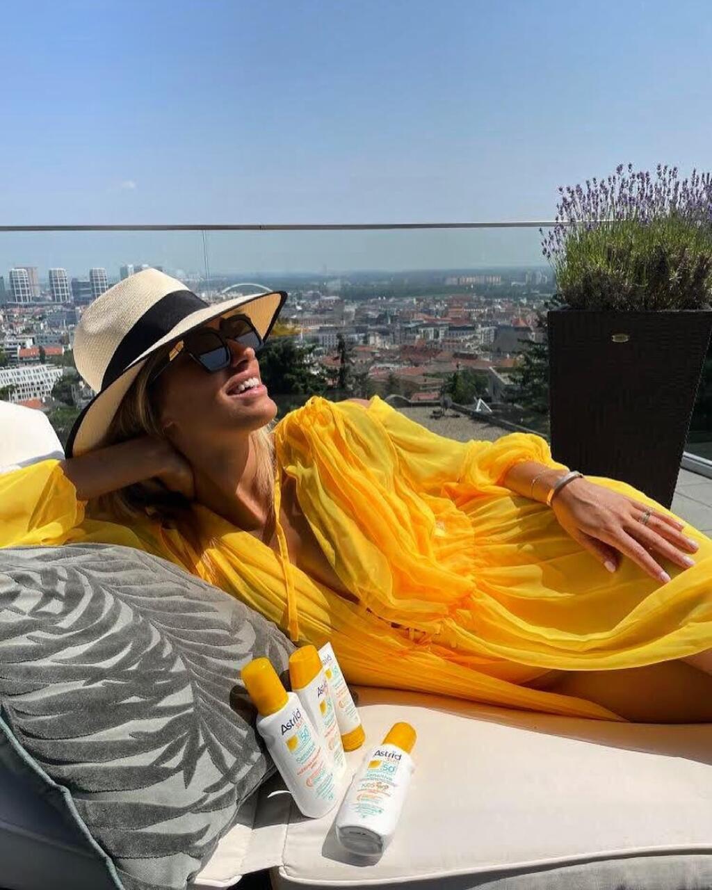 Jasmina Alagič trávi celé leto vonku na slniečku