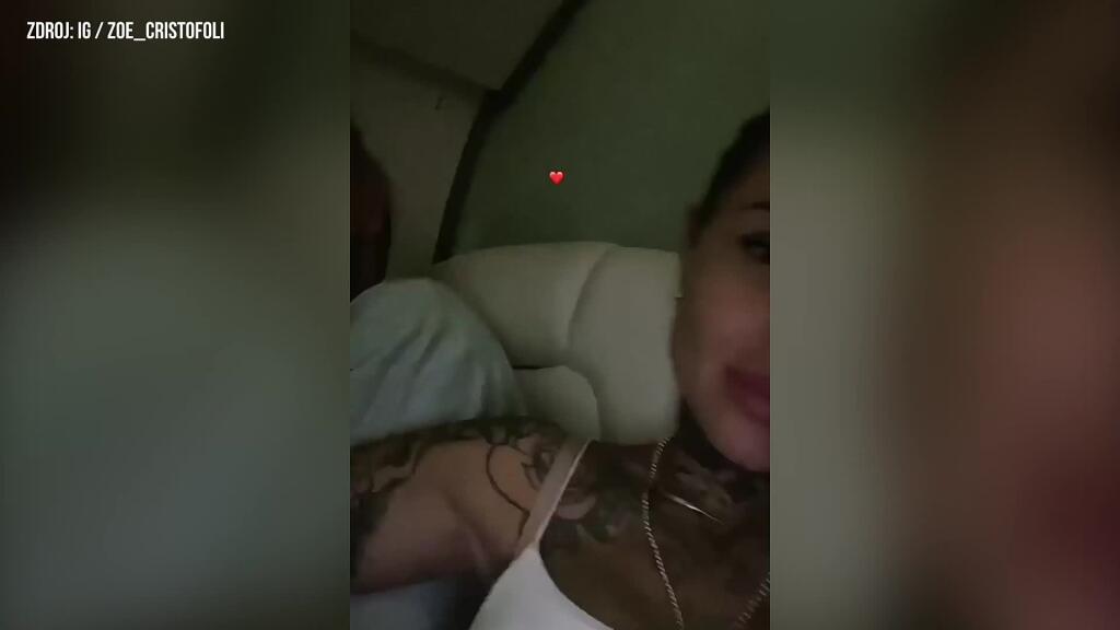 FOTO Užili si orgie na jachte a neskončili. Necudná modelka provokuje aj po tehotenstve