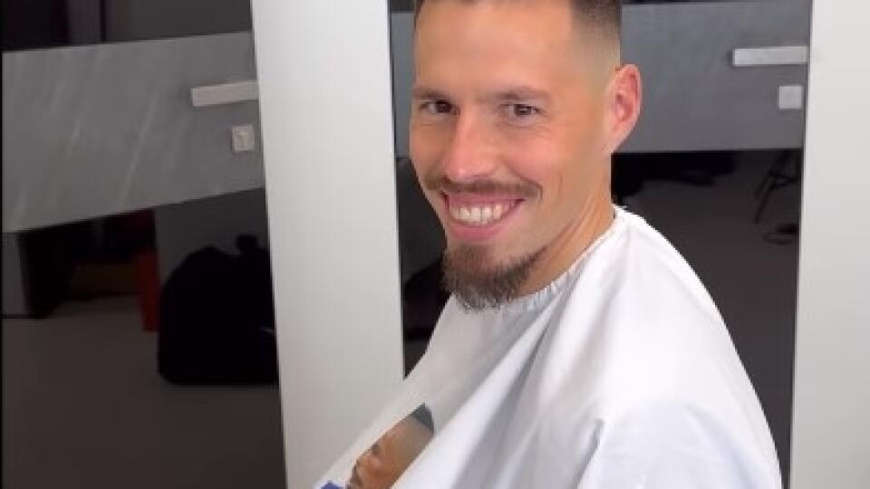 Tentoraz Marek Hamšík všetkých šokoval, keď sa rozhodol po dlhých rokoch zmeniť účes.