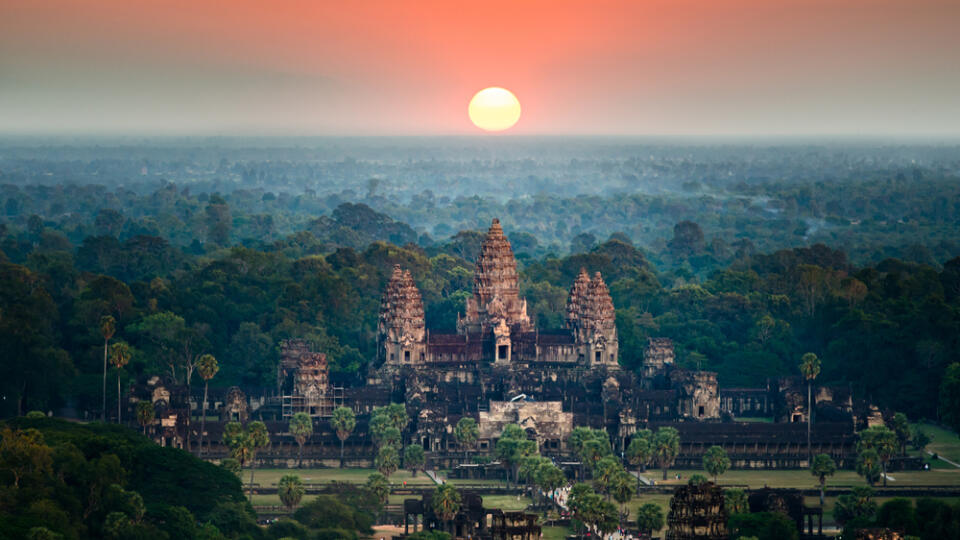 Beautiful,Aerial,View,Of,Angkor,Wat,At,Sunrise,,Siem,Reap,