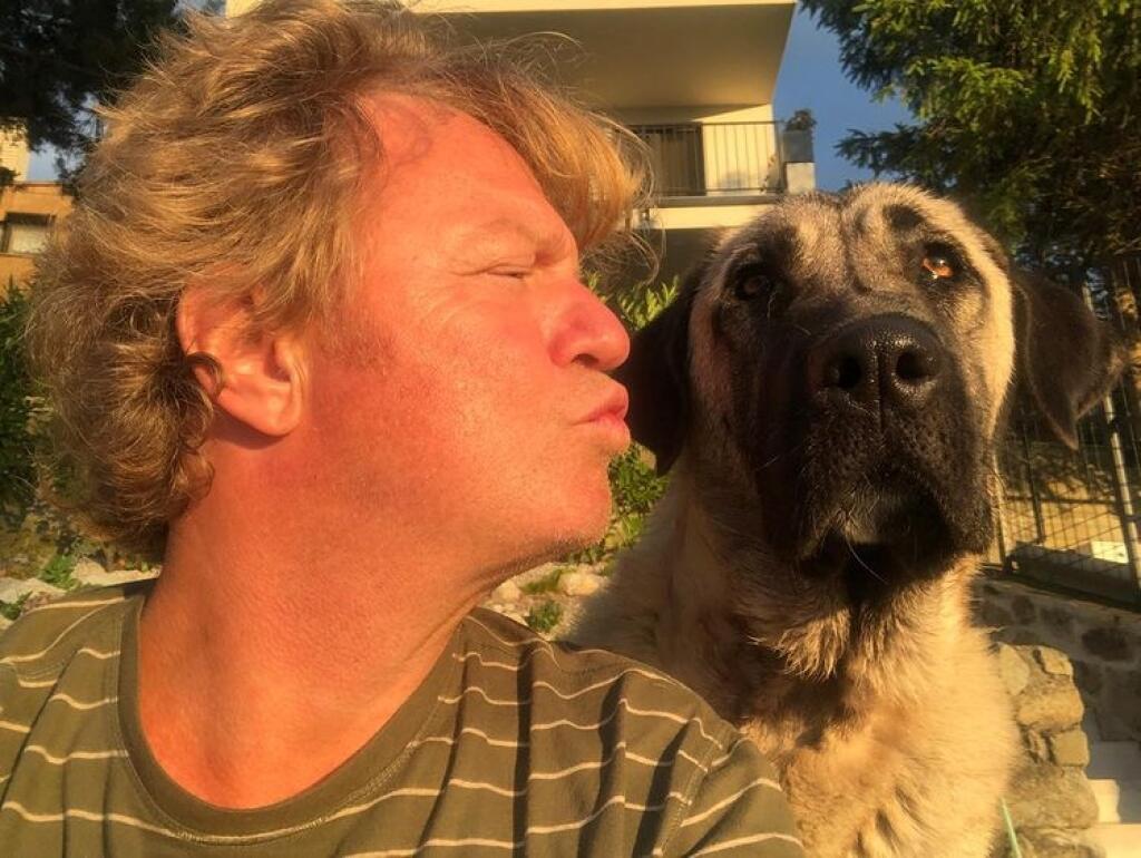 Maroš Kramár a jeho chlpatá ženská spoločníčka
