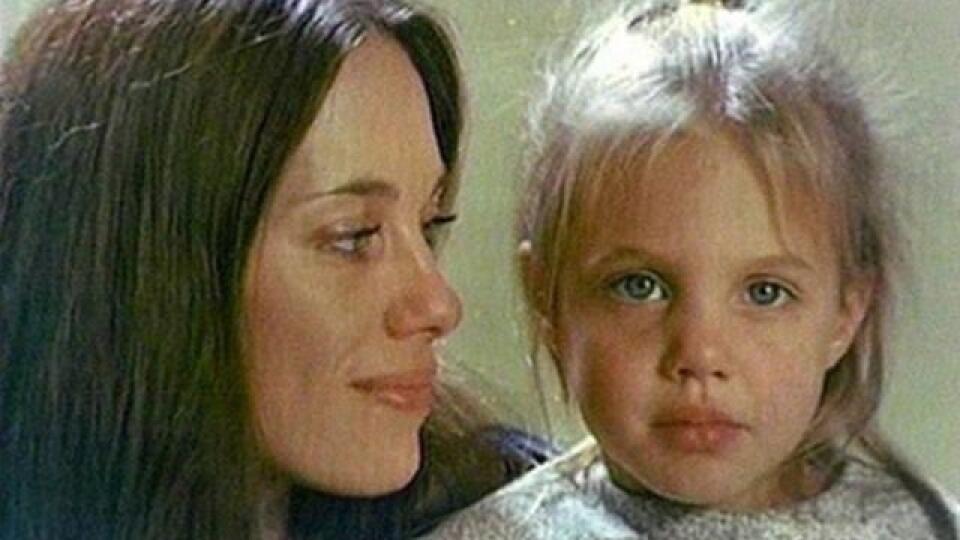 Angelina Jolie so svojou mamou Marcheline Bertrand, ktorá v roku 2007 podľahla zákernej rakovine.