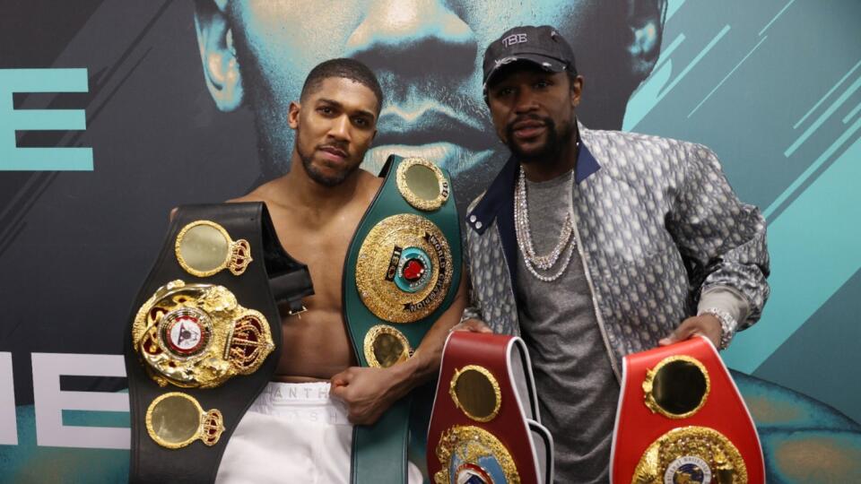 Anthony Joshua a Floyd Mayweather