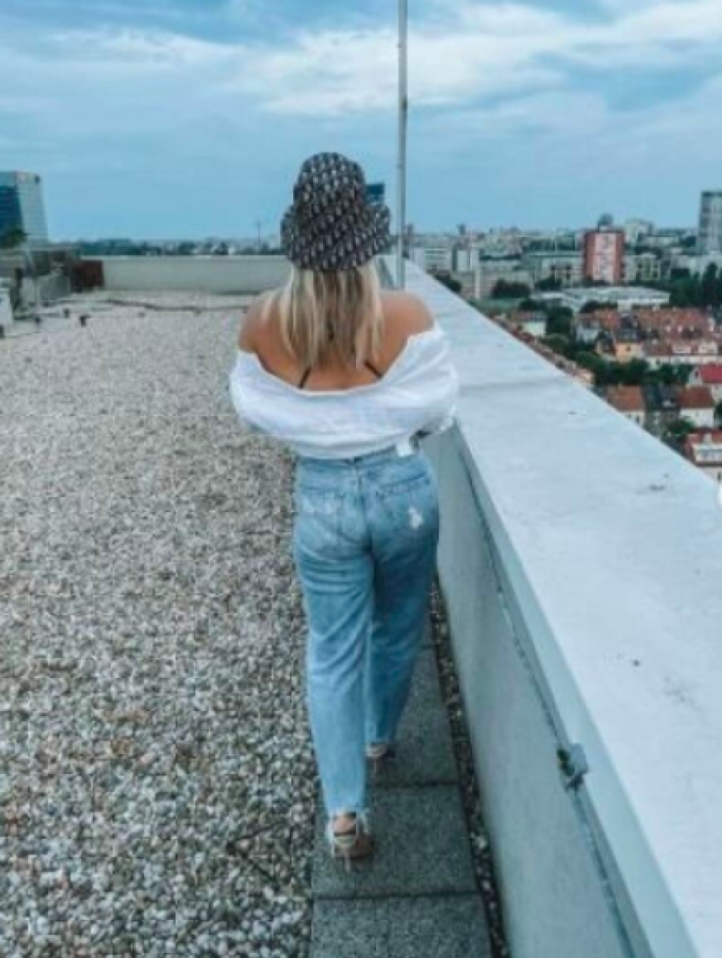 Takýto výhľad si zo spomínanej terasy užila Dominika.