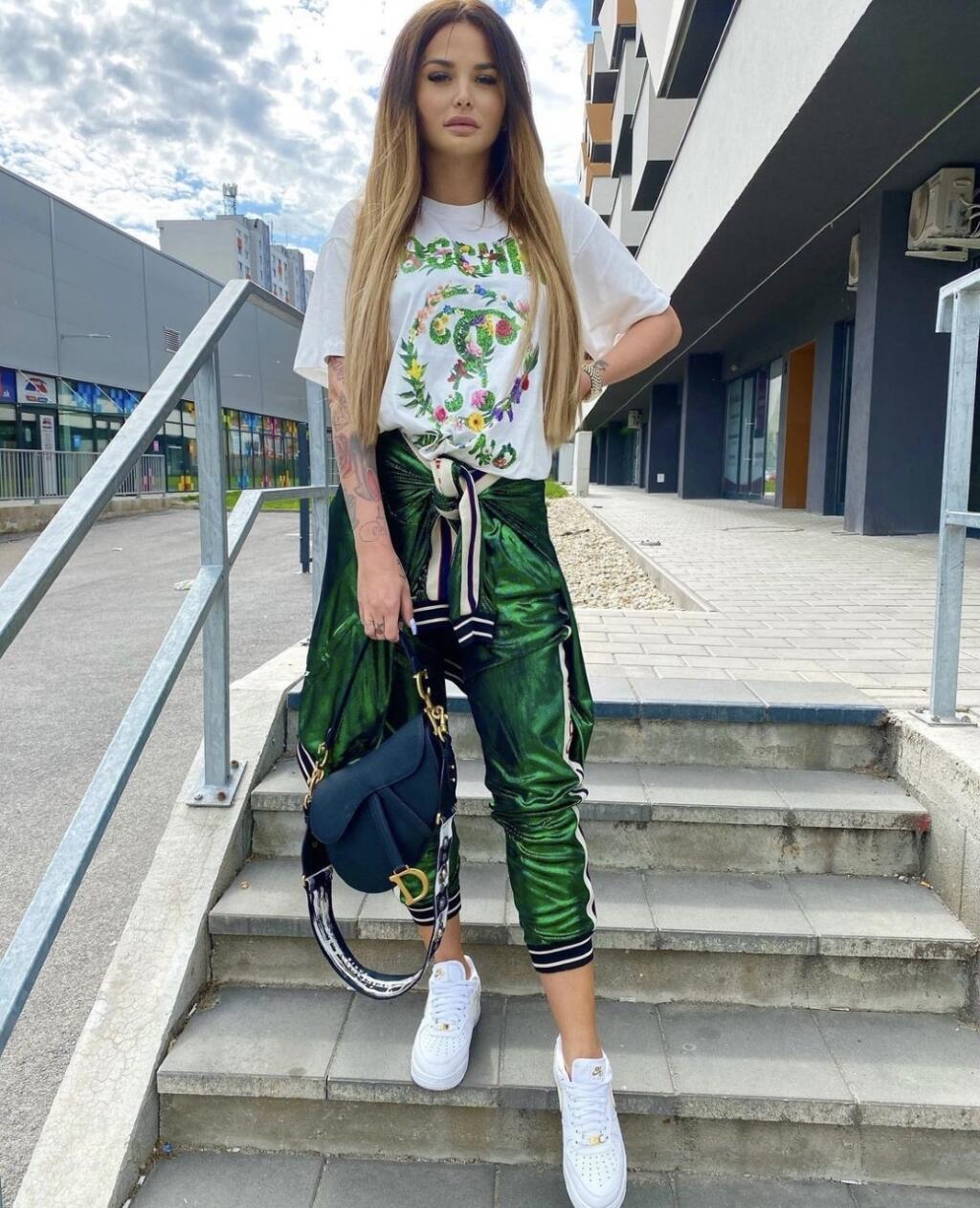 Vlastní viacero kabeliek Dior.