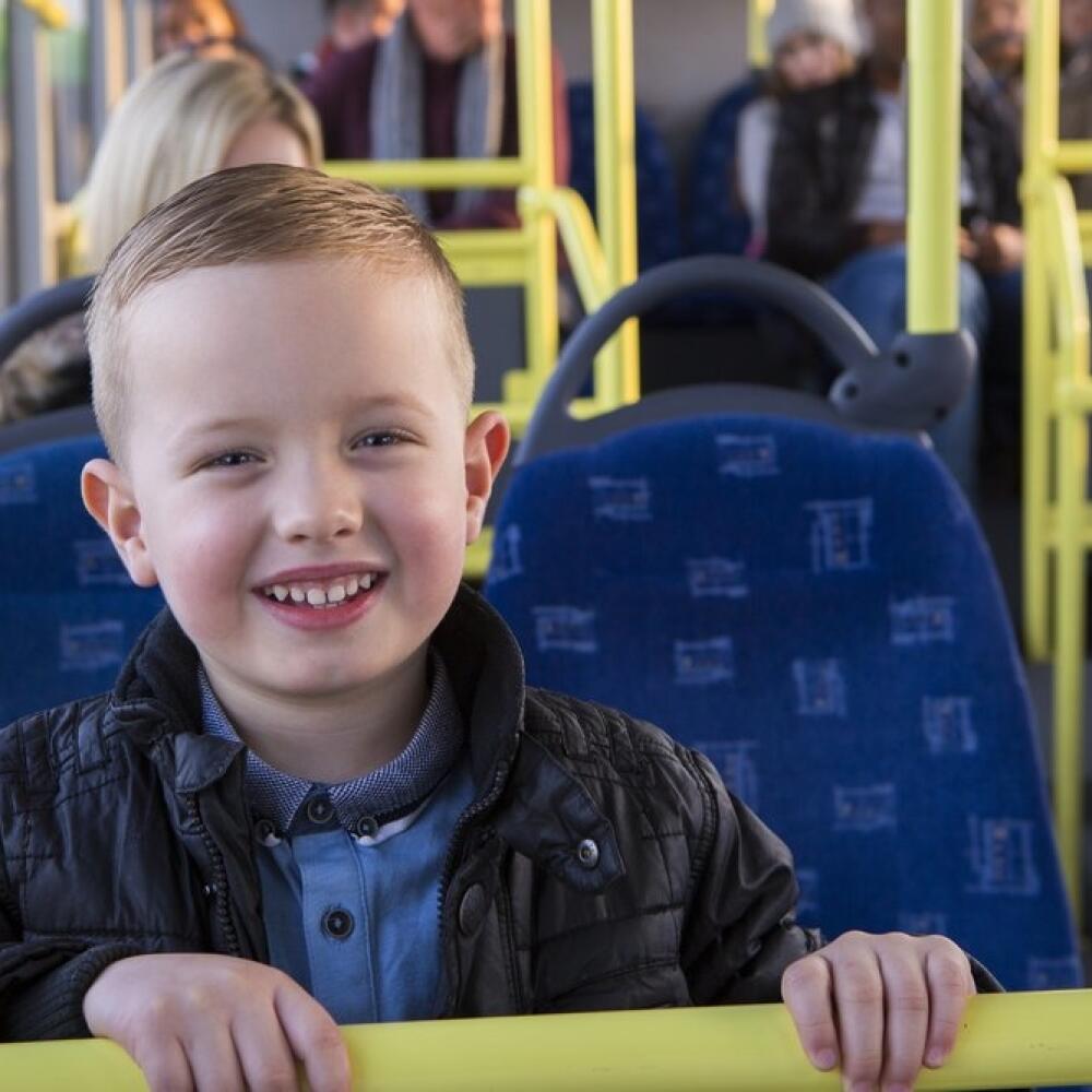 autobus, dieťa