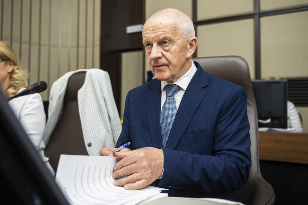 Na snímke minister pôdohospodárstva a rozvoja vidieka SR Jozef Bíreš počas prvého rokovania vlády SR odborníkov v Bratislave 17. mája 2023. FOTO TASR - Jaroslav Novák