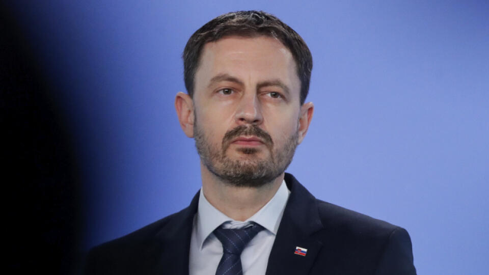 WA 36 Brusel - Slovenský premiér Eduard Heger počas spoločnej tlačovej konferencie po rokovaní s generálnym tajomníkom NATO Jensom Stoltenbergom v Bruseli v utorok 27. apríla 2021. Premiér Eduard Heger je na svojej prvej oficiálnej návšteve Brusela. FOTO TASR/AP
Slovakia's Prime Minister Eduard Heger speaks during a joint media conference with NATO Secretary General Jens Stoltenberg at NATO headquarters in Brussels, Tuesday, April 27, 2021. (Stephanie Lecocq, Pool via AP)