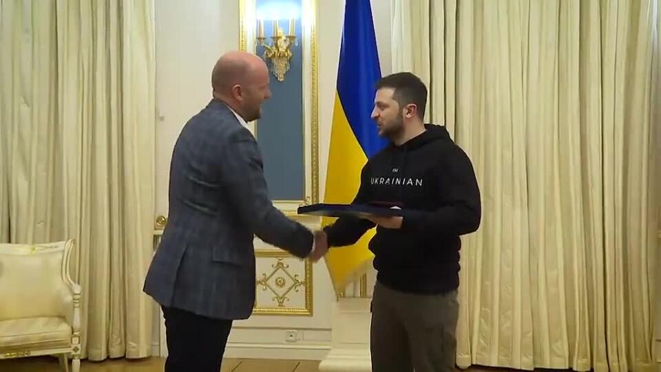 Ocenenie si Naď prevzal od Zelenského.
