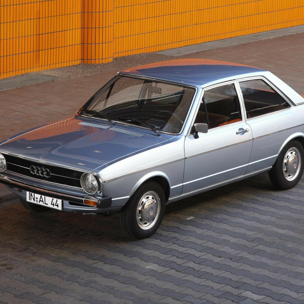 Priekopnícke ľahké Audi zapôsobilo hlavne športovým ovládaním a nízkou spotrebou. V roku 1973 vyhralo dokonca titul „Auto roka