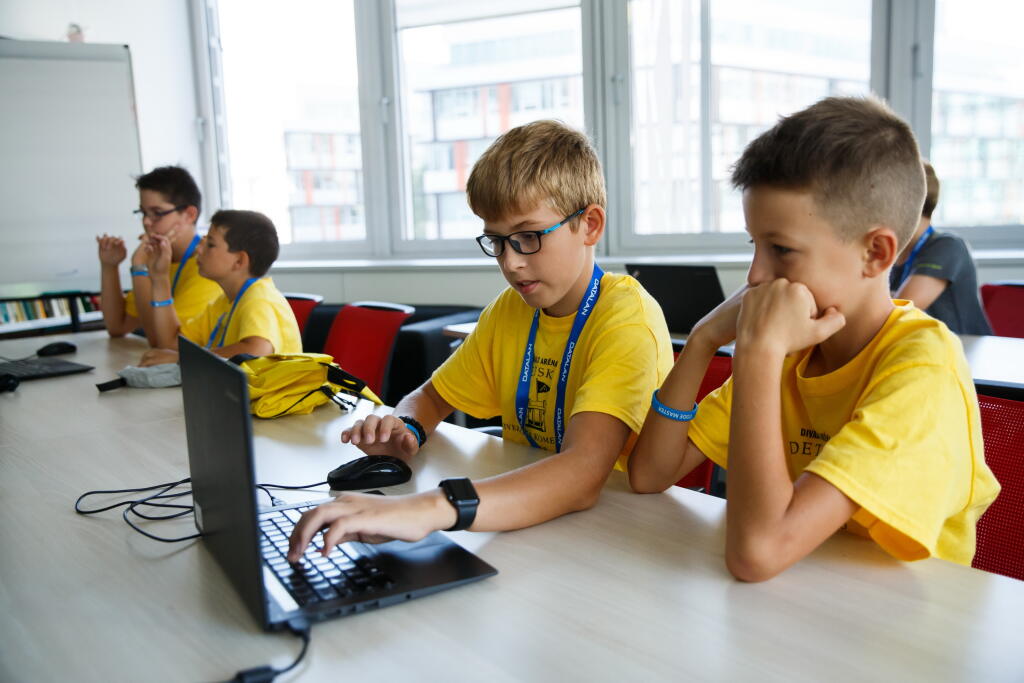 Súčasťou Detskej univerzity Komenského je každý rok špecializovaný IT workshop, kde experti deťom vysvetľujú najaktuálnejšie trendy digitálnej doby.