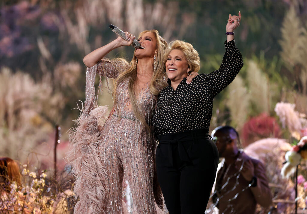 Jennifer Lopez vystúpila na charitatívnej akcii Vax LIVE so svojou maminkou, 75-ročnou Guadalupe Rodrigez.