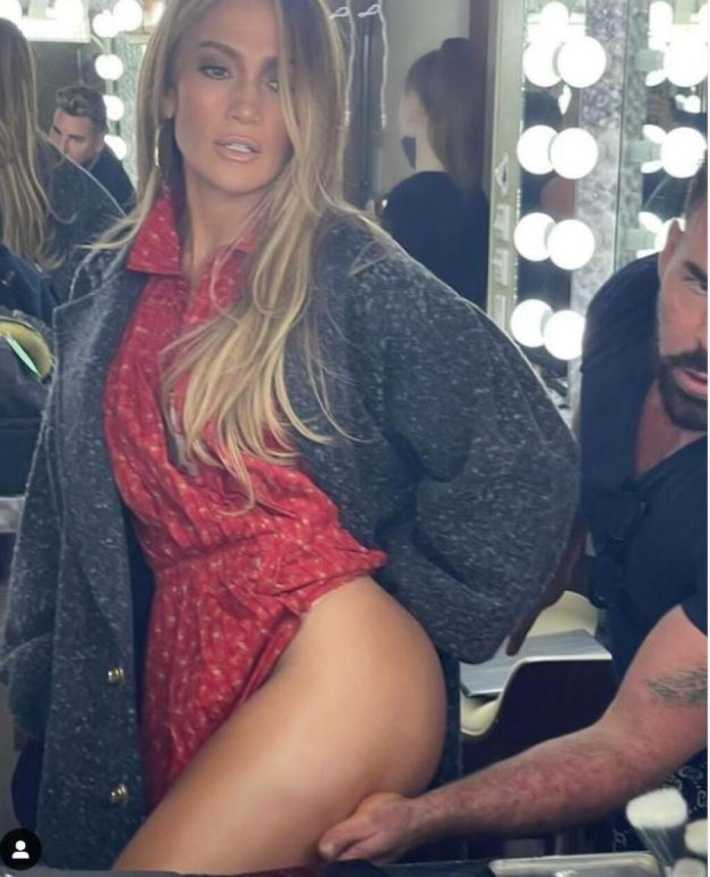 Odvážnu fotografiu Jennifer Lopez uverejnil jej štylista Rob Zangardi.
