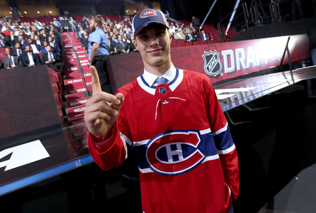 Juraj Slafkovský po drafte v drese Montrealu Canadiens.