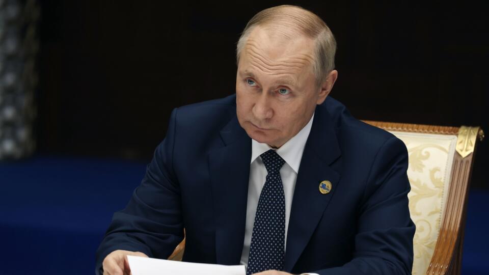 JB 10 Astana - Ruský prezident Vladimir Putin sa rozpráva s azerbajdžanským prezidentom Iľhamom Alijevom počas regionálneho summitu na Konferencii o interakcii a opatreniach na budovanie dôvery v Ázii (CICA) v Kazachstane, v Astane 13. októbra 2022. FOTO TASR/AP
Russian President Vladimir Putin listens to Azerbaijan's President Ilham Aliyev during their meeting on sidelines of the Conference on Interaction and Confidence Building Measures in Asia (CICA) summit, in Astana, Kazakhstan, Thursday,