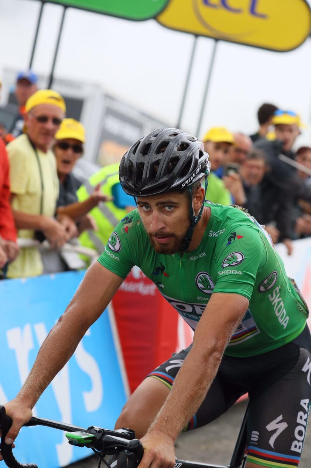 Peter Sagan - Ako blesk z jasného neba prišla počas tohtoročnej Tour de France správa o rozpade manželstva Petra Sagana a jeho manželky Kataríny. Ani nie tri roky po svadbe dvojica oznámila, že sa rozchádza. „Po dlhom a dôkladnom rozhovore sme s Katkou dospeli k záveru, že by bolo oveľa lepšie, ak by sme ako pár skončili. Cítime, že by sme mali pokračovať v našich životoch ako dobrí priatelia a obaja súhlasíme, že je to správne rozhodnutie. Zaľúbili sme sa do seba, prešli sme fantastickú cestu a dostalo sa nám požehnania v podobe krásneho syna Marlona," šokoval svojich priaznivcov Sagan vyhlásením priamo počas najslávnejších cyklistických pretekov. Ich synček Marlon len nedávno oslávil rok, po oznámení rozchodu sa o neho starala najmä Katka, ktorá trávila väčšinu času v ich spoločnom byte v Monaku, zatiaľ čo trojnásobný majster sveta vyhrával cyklistické podujatia po celom svete. Aká bude ďalšia budúcnosť Saganovcov, je nateraz otázne.
