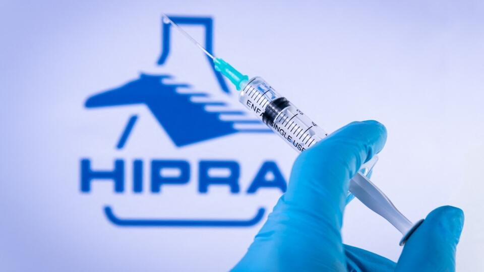 Európska agentúra pre lieky (EMA) v utorok oznámila, že začala priebežné hodnotenie vakcíny proti ochoreniu COVID-19, ktorú vyvinula španielska farmaceutická spoločnosť HIPRA. (Ilustračné foto)