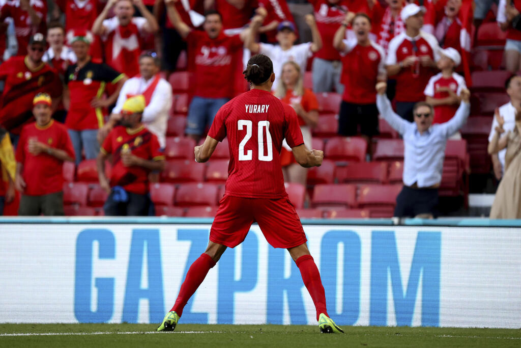 KK39 Kodaň - Dánsky futbalista Yussuf Poulsen sa teší z gólu počas zápasu základnej B-skupiny Dánsko - Belgicko na ME vo futbale v Kodani 17. júna 2021. FOTO TASR/AP
Denmark's Yussuf Poulsen celebrates after scoring his side's opening goal during the Euro 2020 soccer championship group B match between Denmark and Belgium, at the Parken stadium in Copenhagen, Thursday, June 17, 2021. (Wolfgang Rattay, Pool via AP)