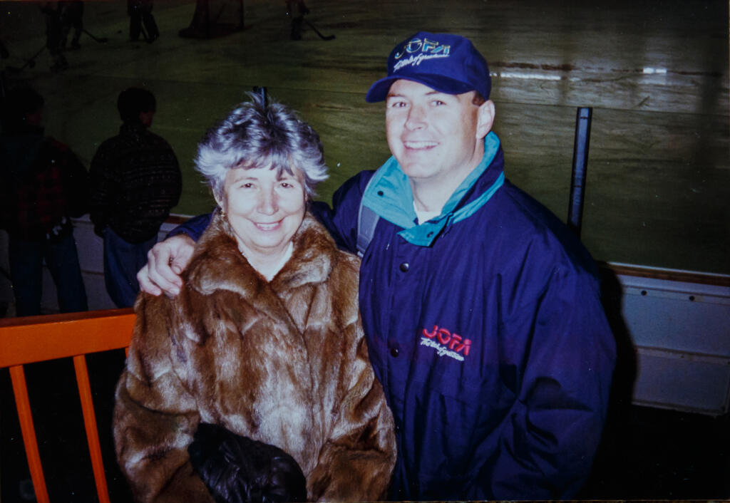 Irma Pašeková pochovala svojho syna aj vnuka. Teraz odišla na večnosť. Zo vzácnych rodinných záberov sa dnes tisnú slzy do očí. „Pohreb mala v piatok. Dozvedel som sa o tom v utorok, už aj s termínom pohrebu,“ potvrdil Vladimír Paštinský naše informácie.