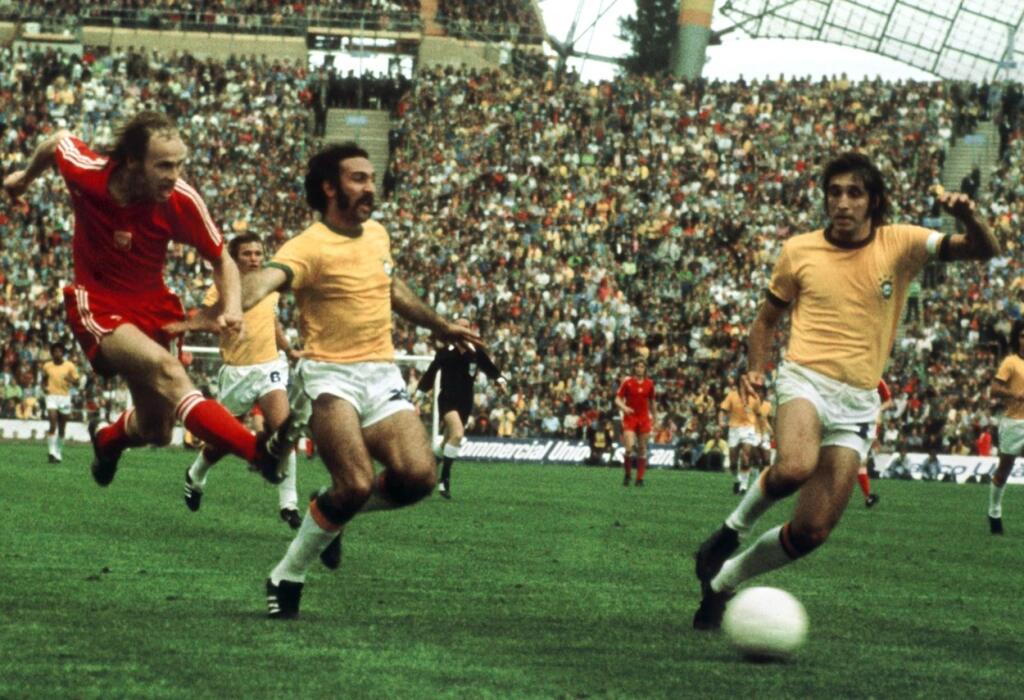 Grzegorz Lato (Poľsko, 7 gólov na MS 1974) - Poľsku pomohol na MS siedmimi gólmi k tretiemu miestu. Po skončení hráčskej kariéry presedlal na trénerskú a po nej sa vrhol na politickú dráhu. Štyri roky vykonával funkciu senátora, potom sa vrátil do sveta futbalu a šéfoval Poľskému futbalovému zväzu.
