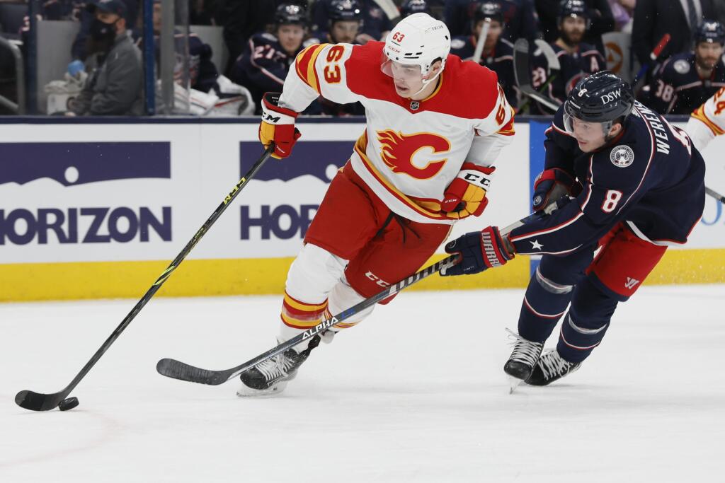 Adam Ružička v drese Calgary Flames.
