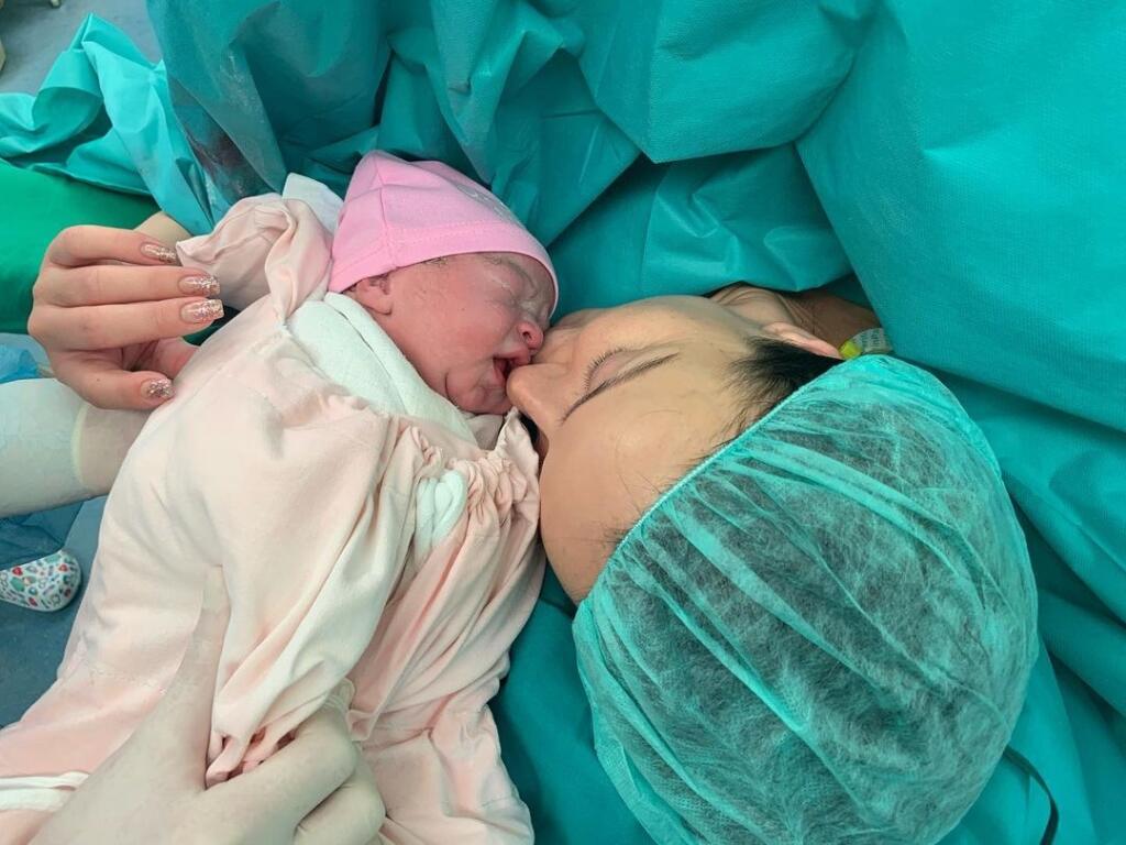 Veronika Nízlová ukázala doposiaľ nezverejnené zábery z pôrodnice.