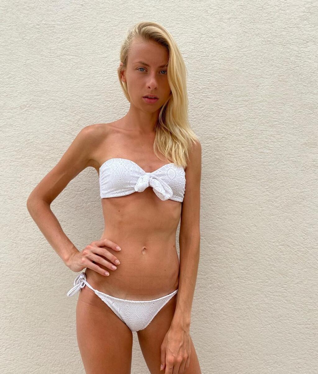 Sexi Fanny Frebértová sa živí ako modelka a má miery 79 - 56 - 85.