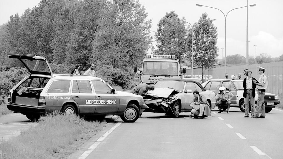 Safety milestones of Mercedes-Benz: Passive safety success story.