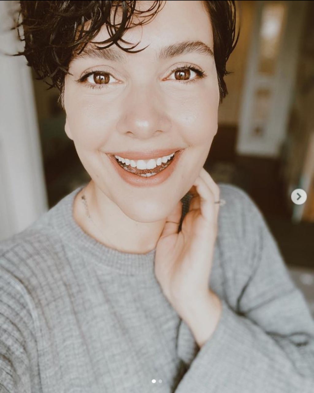 Šeherezáda nosí kratší účes, ale veľmi jej pristane. Mama dvoch synov žiari šťastím.