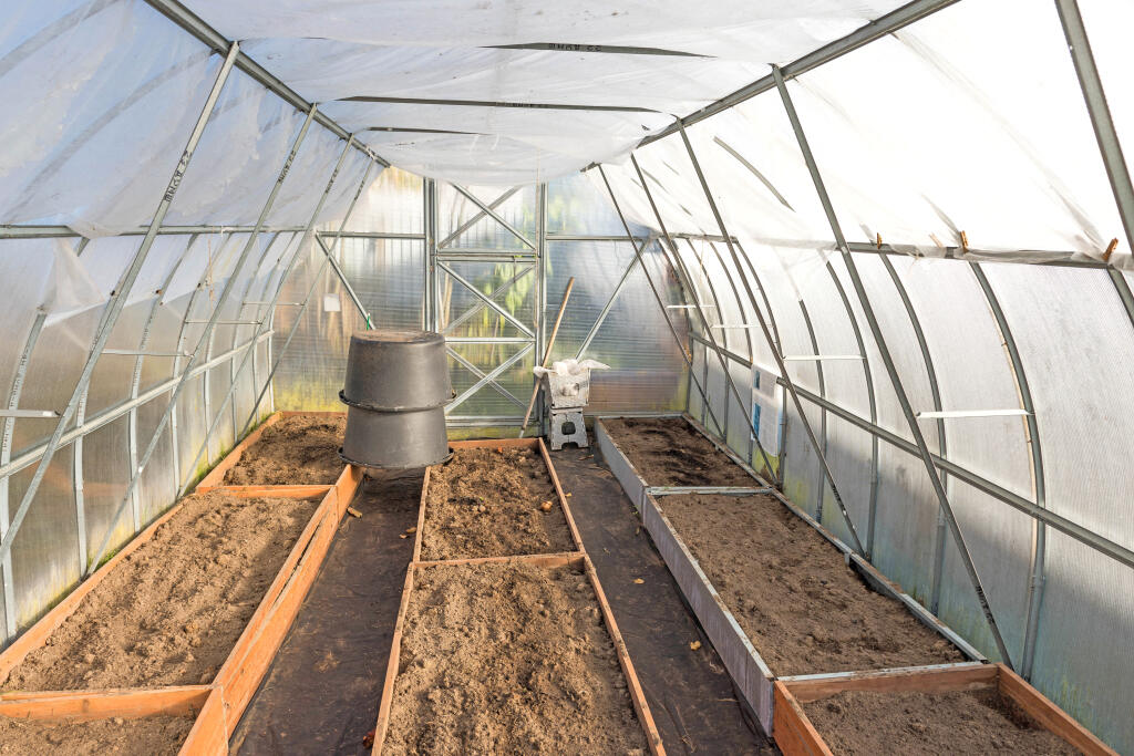 Inside,An,Empty,Polycarbonate,Greenhouse.,Preparing,The,Greenhouse,For,Sowing