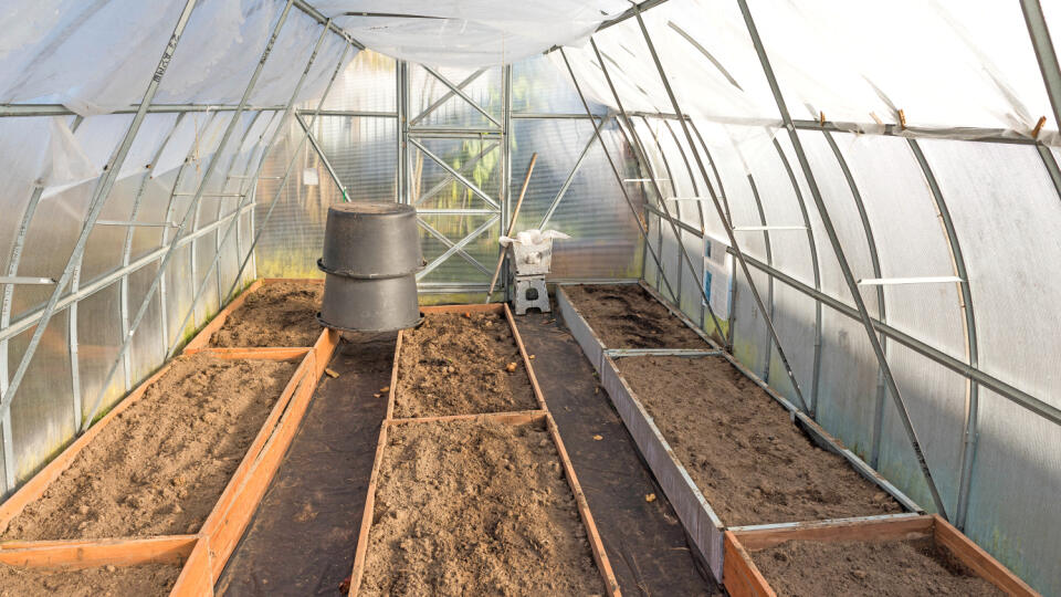 Inside,An,Empty,Polycarbonate,Greenhouse.,Preparing,The,Greenhouse,For,Sowing