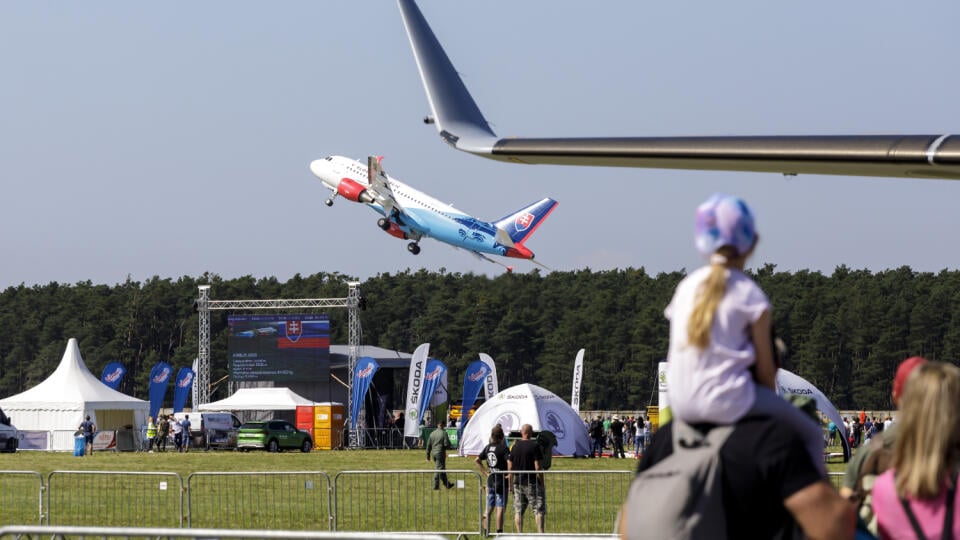Snímka z Leteckých dní SIAF 2021 4. septembra 2021 v Kuchyni. FOTO TASR – Dano Veselský