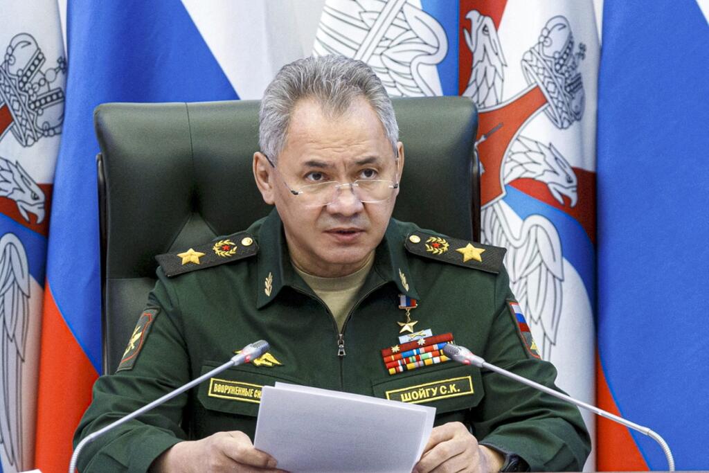 KK19 Moskva - Na snímke ruský minister obrany Sergej Šojgu počas stretnutia 19. apríla 2022 v Moskve. Ruský minister obrany Sergej Šojgu v utorok uviedol, že Moskva sa snaží 