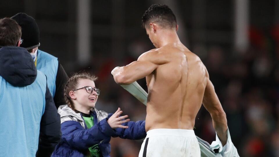 "Ahoj P!nk. Rád pomôžem, bez problémov pre tieto deti zariadim podpísané dresy. Gratulujem, že sa Ti to podarilo!“ napísal jej Ronaldo.