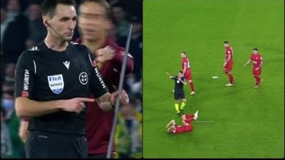 VIDEO Škandál v Španielsku. Sevillské derby nedohrali, hráča hostí zasiahla polmetrová tyč