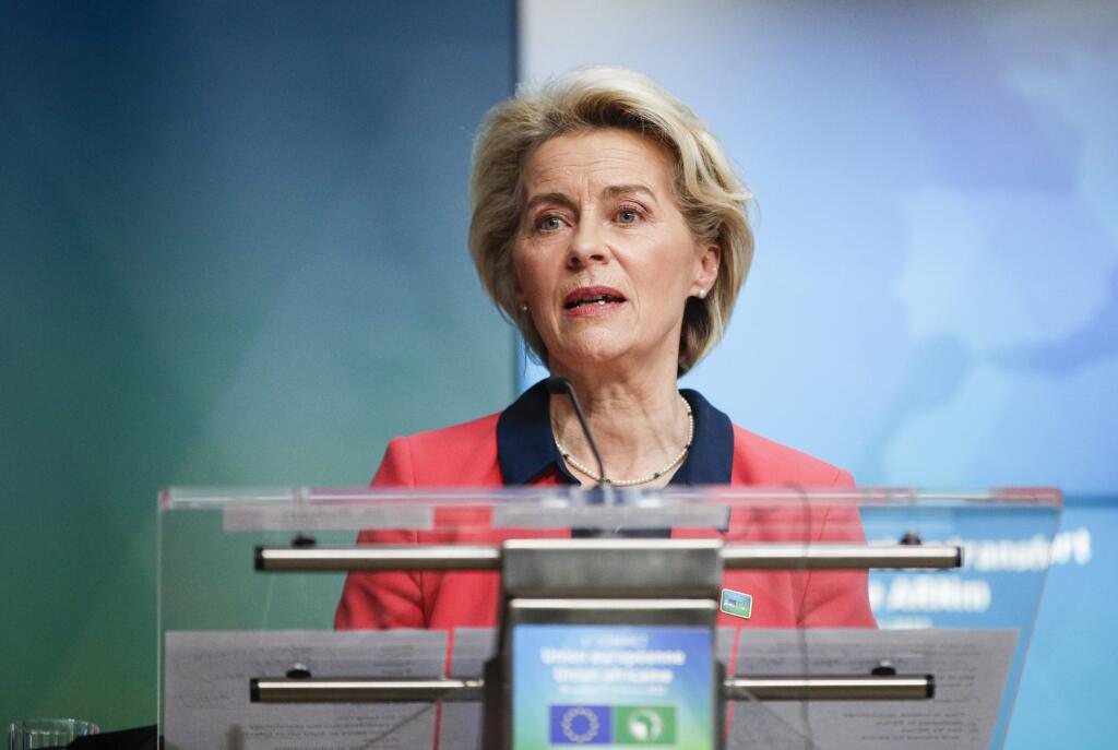 WA 24 Brusel - Predsedníčka Európskej komisie Ursula von der Leyenová počas tlačovej konferencie na druhý a záverečný deň summitu štátov EÚ – Africká únia v Bruseli v piatok 18. februára 2022. FOTO TASR/AP

European Commission President Ursula von der Leyen speaks during a media conference at an EU Africa summit in Brussels, Friday, Feb. 18, 2022. European Union leaders on Thursday lauded the bloc's vaccine cooperation with Africa in the fight against the coronavirus, but there was no sign they 