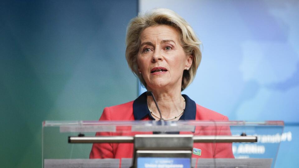 WA 24 Brusel - Predsedníčka Európskej komisie Ursula von der Leyenová počas tlačovej konferencie na druhý a záverečný deň summitu štátov EÚ – Africká únia v Bruseli v piatok 18. februára 2022. FOTO TASR/AP
European Commission President Ursula von der Leyen speaks during a media conference at an EU Africa summit in Brussels, Friday, Feb. 18, 2022. European Union leaders on Thursday lauded the bloc's vaccine cooperation with Africa in the fight against the coronavirus, but there was no sign they