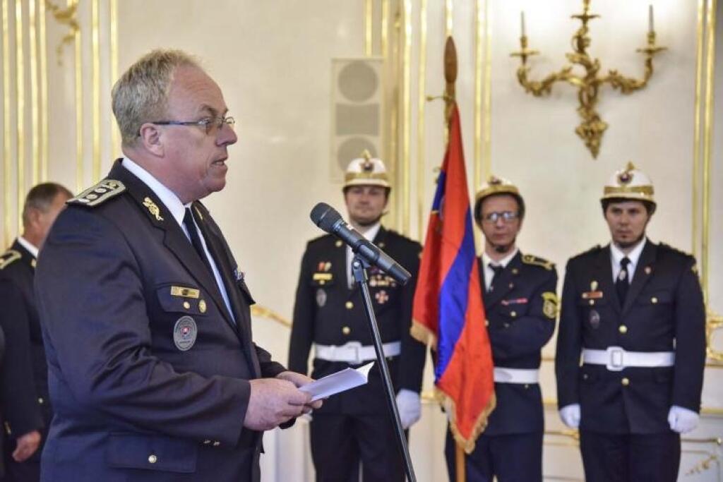Kaliňák má kanceláriu u dobrovoľných hasičov. Komentovať to nechce