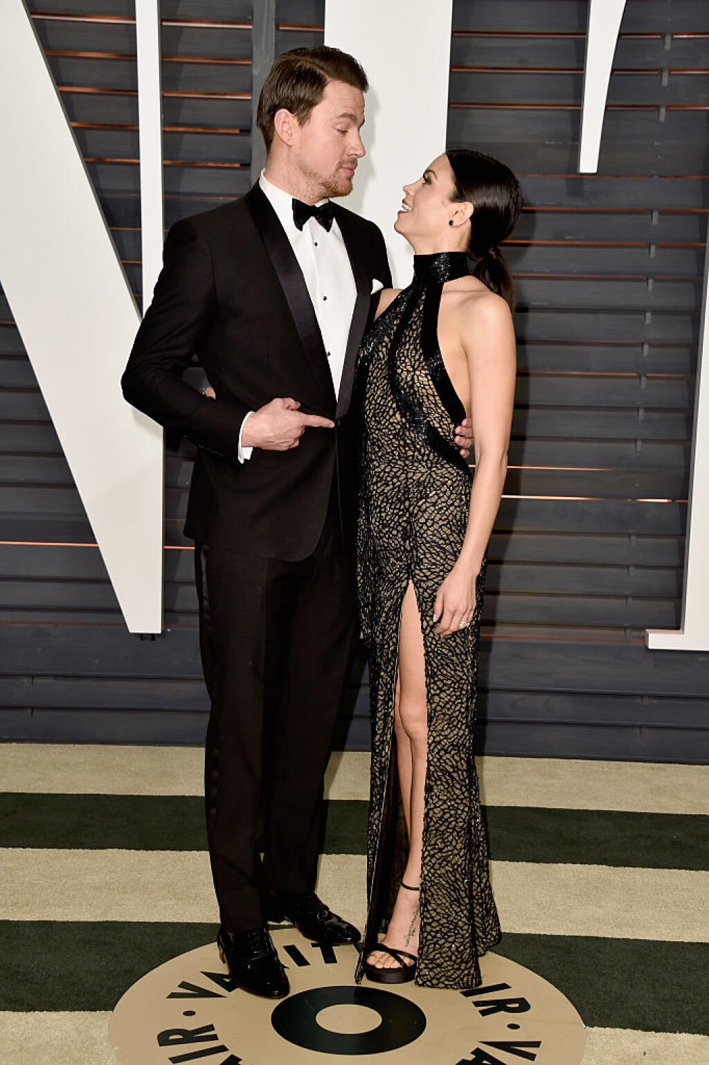BEVERLY HILLS, CA - FEBRUARY 22: Actors Channing Tatum (L) and Jenna Dewan Tatum attend the 2015 Vanity Fair Oscar Party hosted by Graydon Carter at Wallis Annenberg Center for the Performing Arts on February 22, 2015 in Beverly Hills, California. (Photo by Pascal Le Segretain/Getty Images)