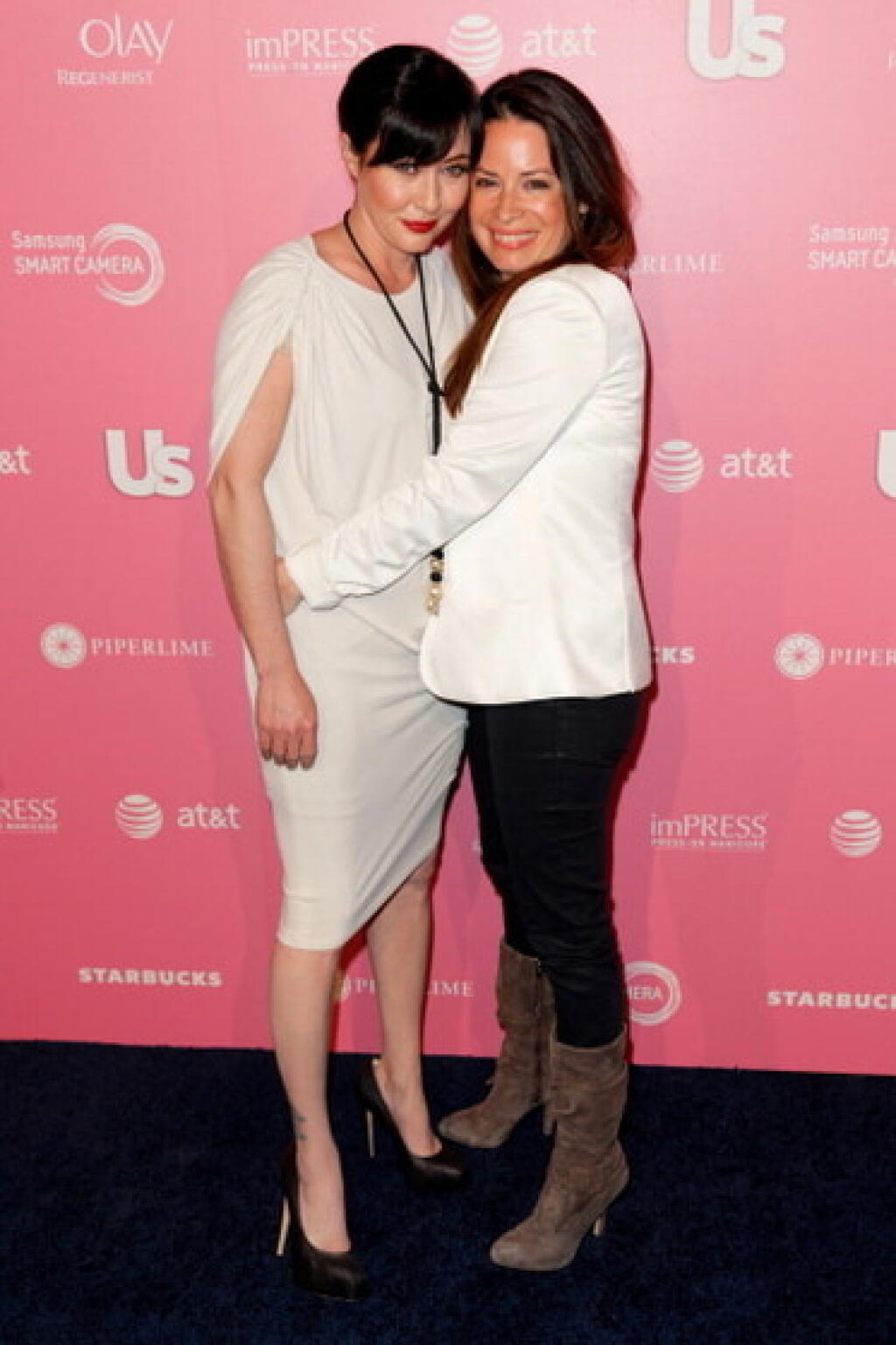 Shannen Doherty s kolegyňou Holly Marie Combs z populárneho seriálu Čarodejnice.