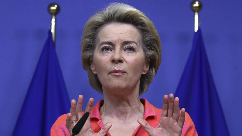 EBE 1 Brusel - Na snímke predsedníčka Európskej komisie Ursula von der Leyenová počas vyhlásenia pre médiá v sídle EÚ v Bruseli 14. októbra 2020.
Lyenová Leyenová a predseda Európskej rady Charles Michel odkázali v stredu večer britskému premiérovi Borisovi Johnsonovi, že budú pokračovať v pobrexitových obchodných rokovaniach s Britániou, avšak nepristúpia na dohodu